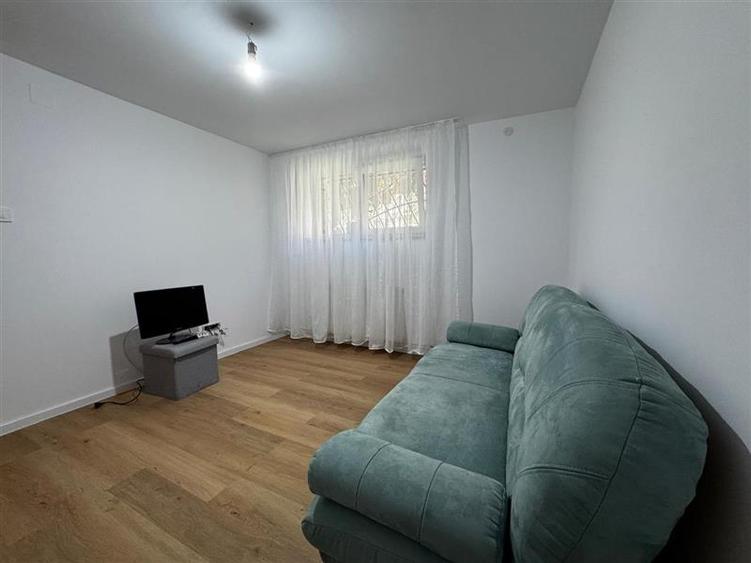 Apartament cu 3 camere semidecomandat, mobilat în Europa