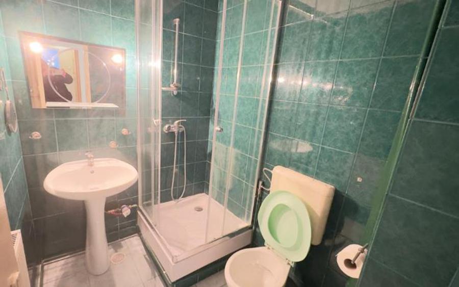 Apartament cu 4 camere decomandat, mobilat în Răcădău