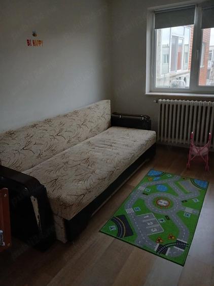 Apartament cu 4 camere decomandat în Trivale