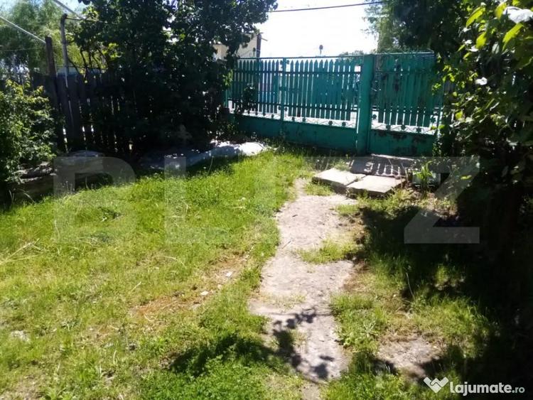 Casă cu 2 camere cu Teren 1700 Mp în Seciu