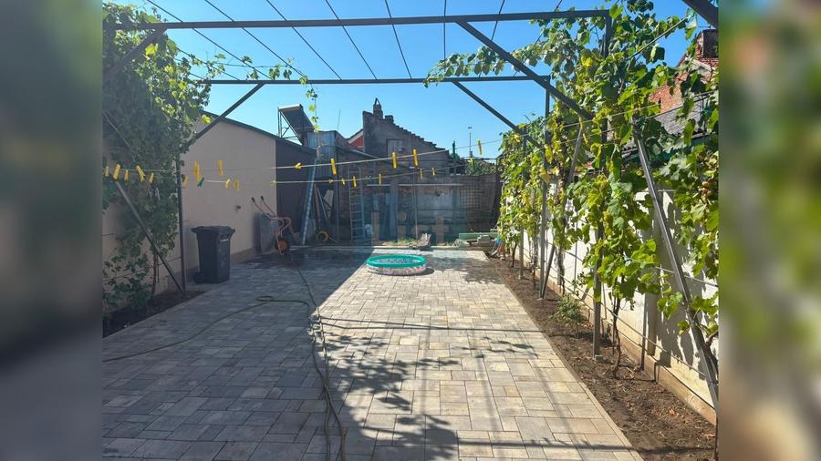 Casă cu 5 camere cu Teren 40 Mp în Central