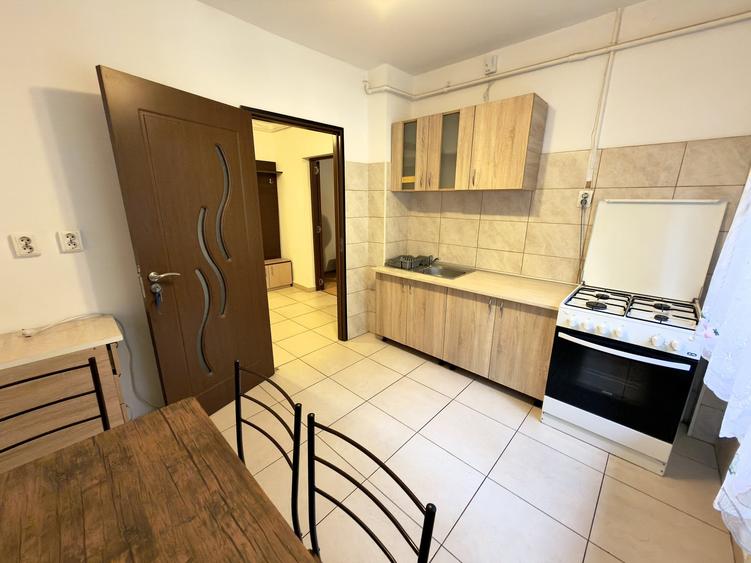Apartament cu 2 camere semidecomandat, mobilat în Ștefan cel Mare
