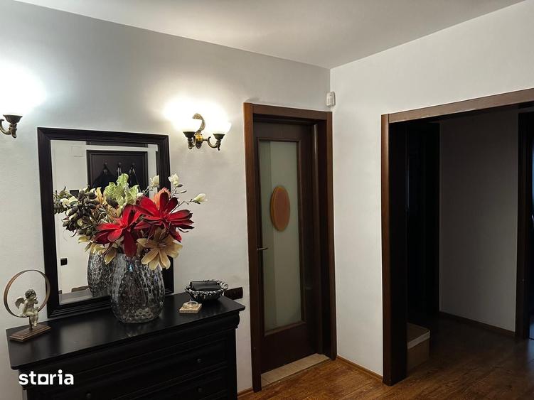 Apartament cu 4 camere în Mazepa 2