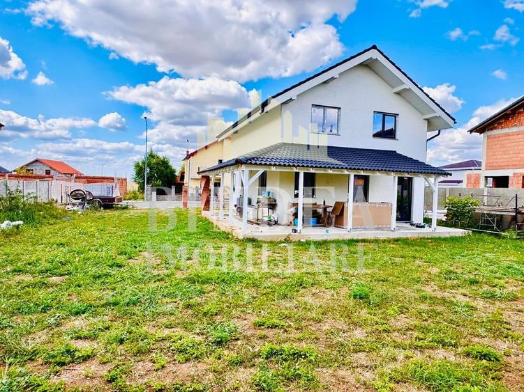 Casă individuală cu 4 camere cu Canalizare în Giarmata