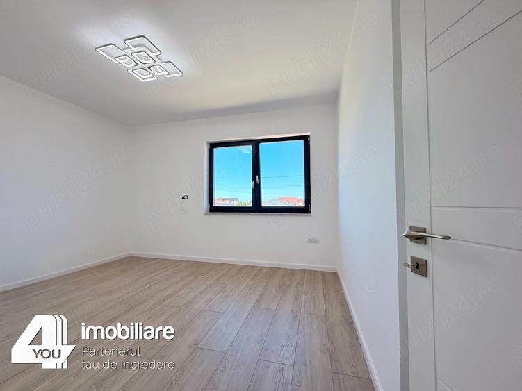 Casă cu 5 camere cu Teren 350 Mp în Livada