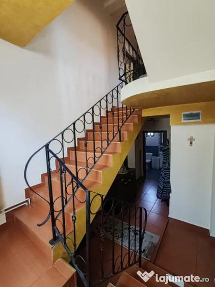 Casă cu 5 camere cu Teren 683 Mp în Central