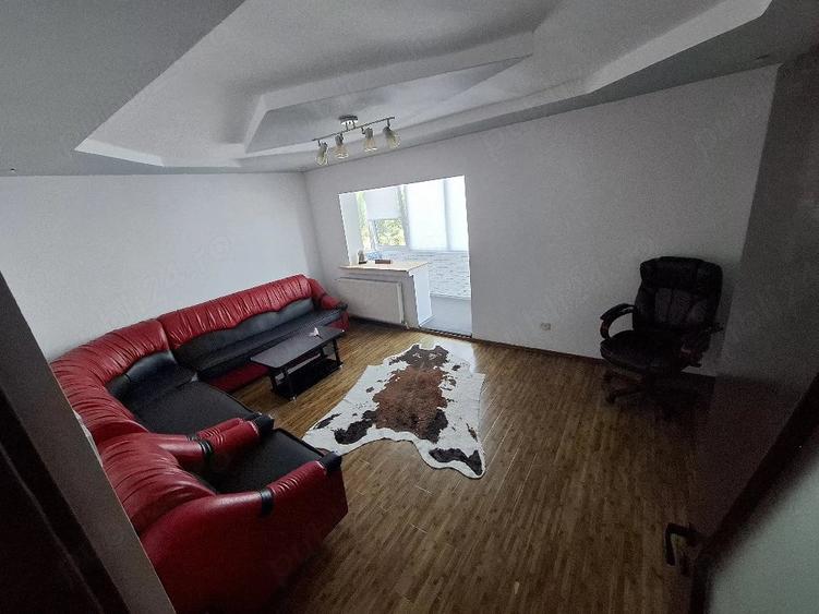 Apartament cu 3 camere decomandat în Tineretului