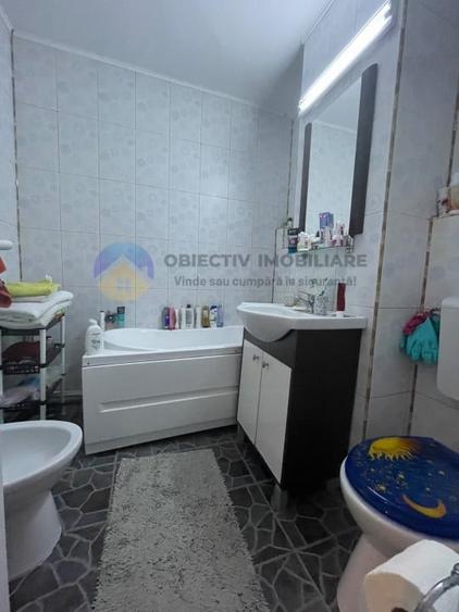 Apartament cu 4 camere decomandat în Central