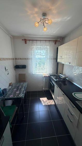 Apartament cu 3 camere decomandat în Republicii