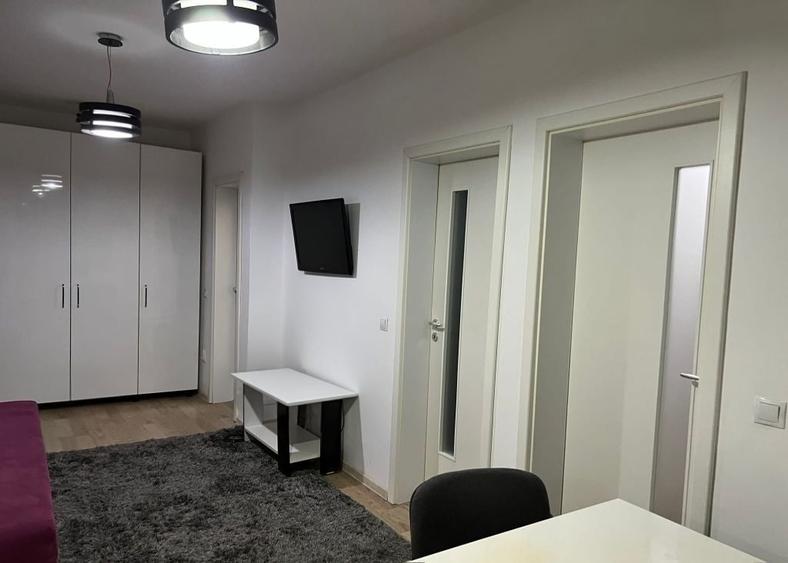 Apartament cu 3 camere decomandat în Exterior Vest