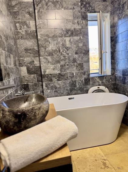 Apartament cu 3 camere semidecomandat în Florești
