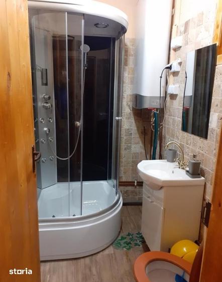 Casă cu 4 camere cu Teren 8000 Mp în Vale