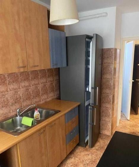 Apartament cu 3 camere semidecomandat în Iancului