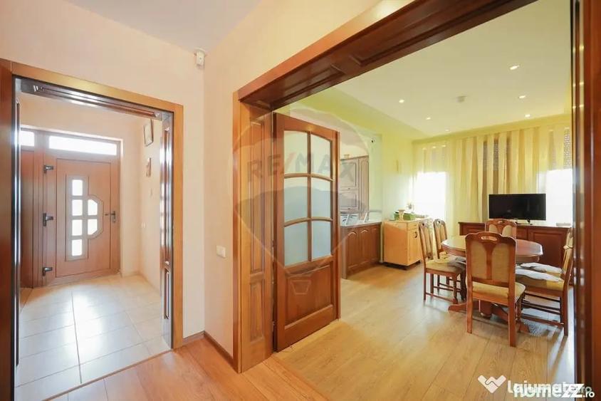 Casă cu 5 camere cu Teren 1000 Mp în Sânmartin