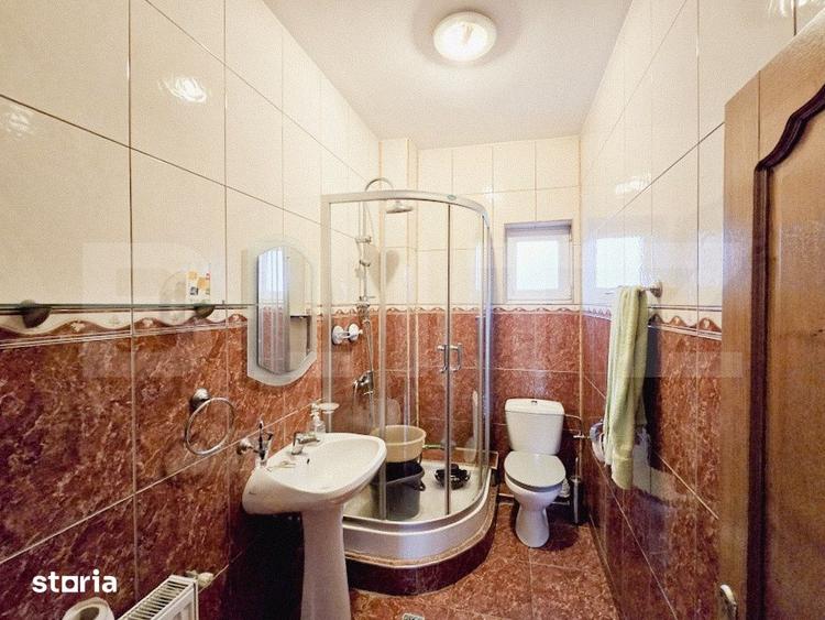 Casă cu 8 camere cu Teren 461 Mp în Gruia