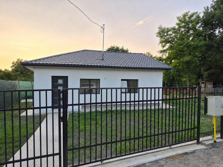 Casă cu 3 camere în Mărgineni