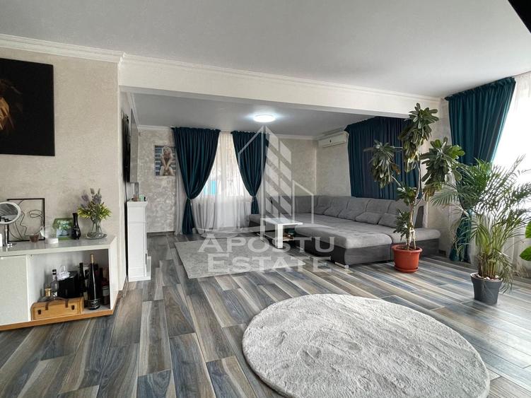 Casă individuală cu 6 camere cu Canalizare în Cărpiniș