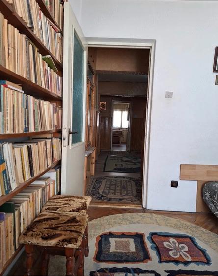 Apartament cu 4 camere decomandat în Central