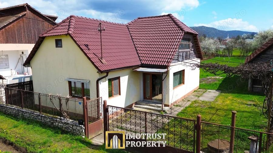 Casă cu Teren 1100 Mp în Săvârșin