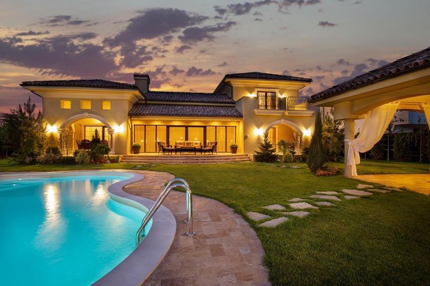 Casă individuală cu 5 camere cu Piscina în Tunari