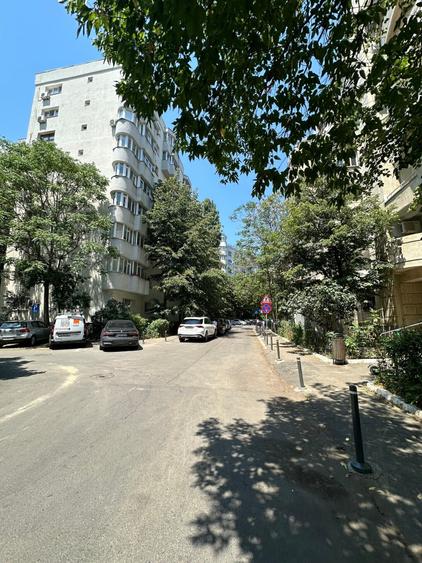 Apartament cu 3 camere decomandat, mobilat în Decebal