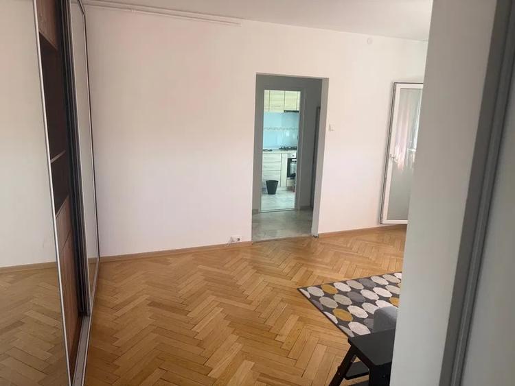Apartament cu 2 camere semidecomandat, mobilat în 1 Mai