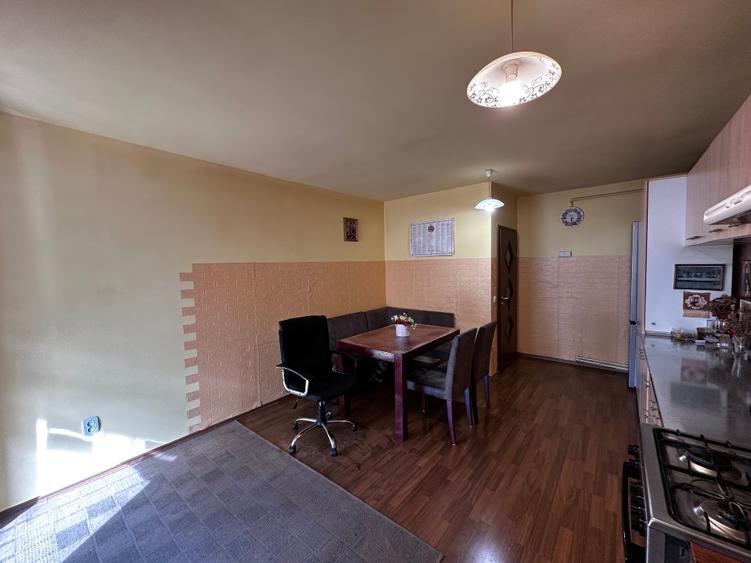 Apartament cu 4 camere decomandat, mobilat în Terezian