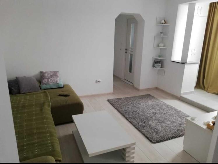 Apartament cu 3 camere semidecomandat în Decebal