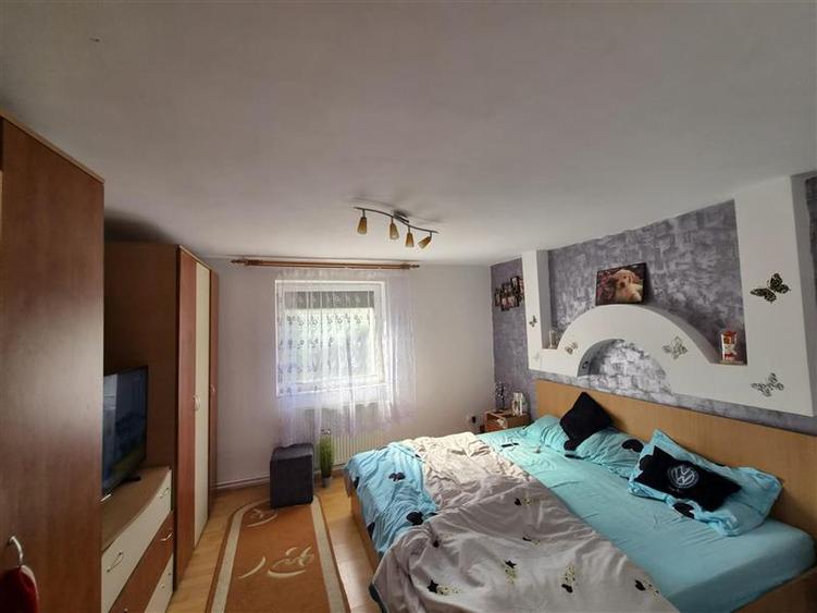 Casă individuală cu 5 camere cu Canalizare în 6 Vânători