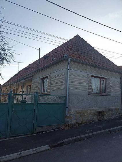 Casă individuală cu 3 camere cu Canalizare în Arcuș