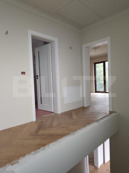Casă cu 4 camere cu Teren 350 Mp în Central
