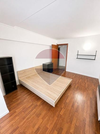 Apartament cu 3 camere decomandat în P-ța Unirii
