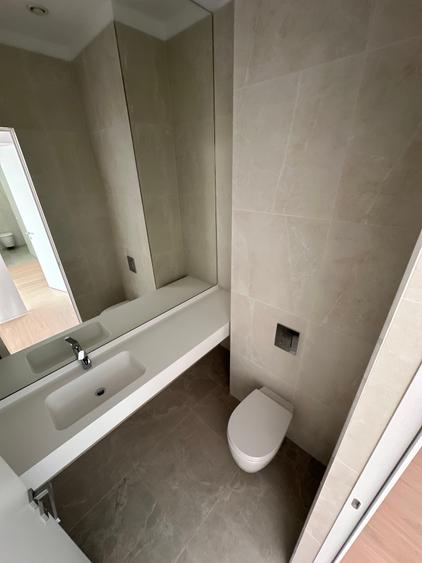 Apartament cu 4 camere semidecomandat în Floreasca