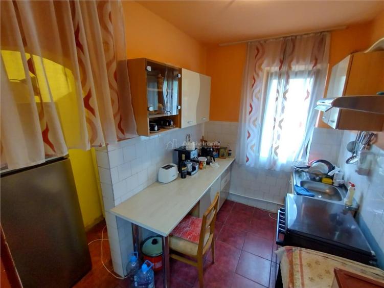 Apartament cu 3 camere decomandat în Bozovici