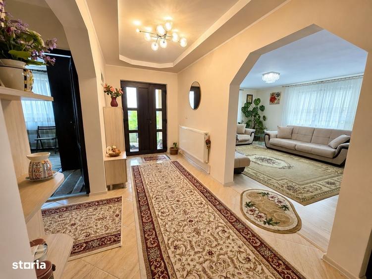 Casă cu 3 camere în Uricani