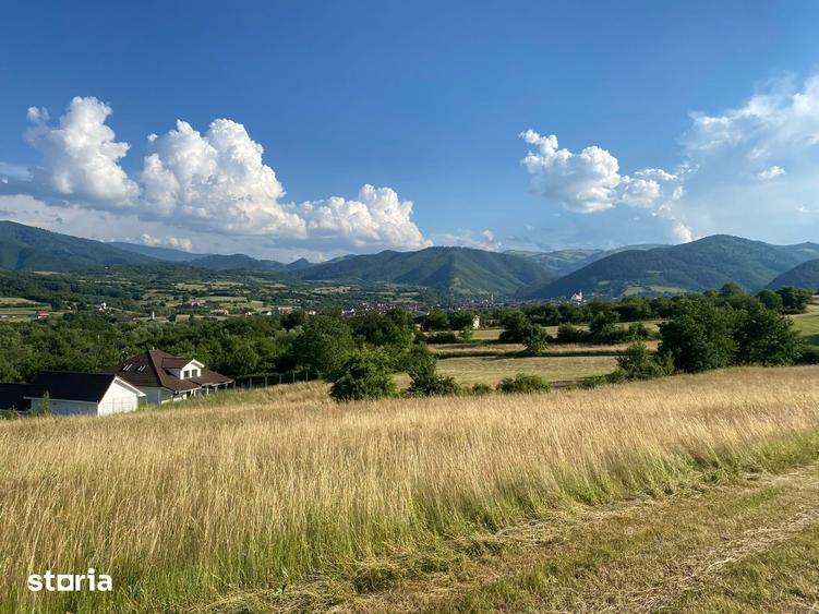 Teren de 6600 mp, în Gura Râului