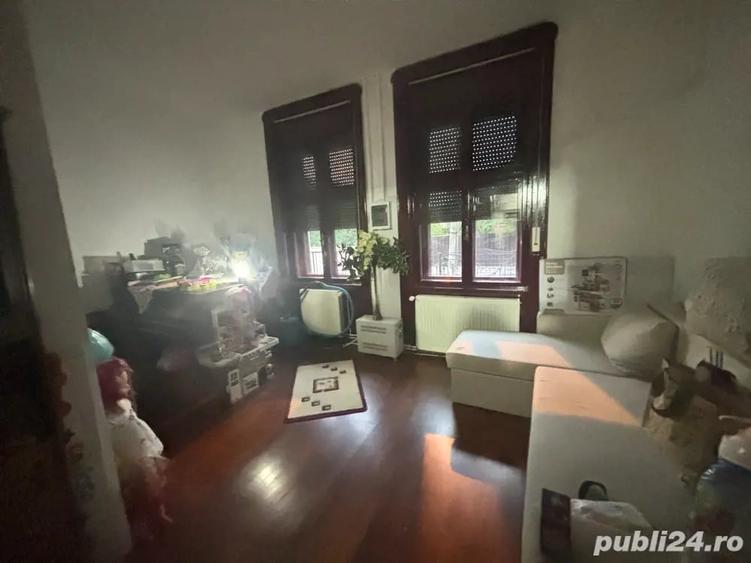 Casă cu 5 camere cu Teren 770 Mp în Ronaț