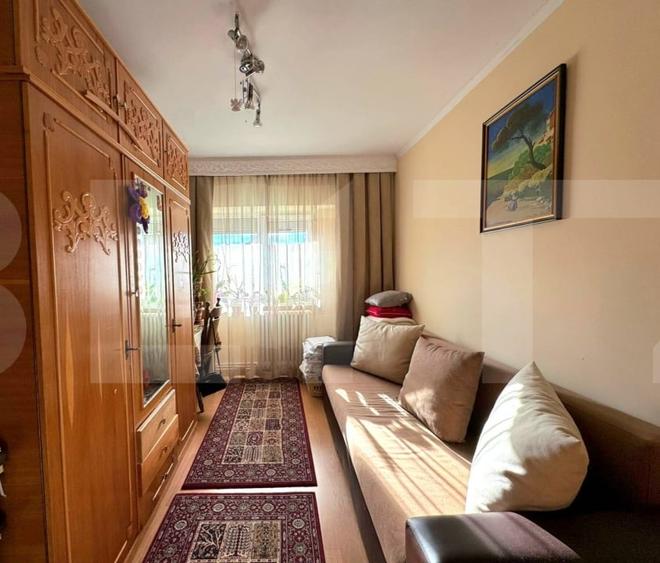 Apartament cu 6 camere decomandat în Central