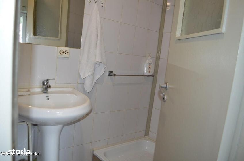 Casă cu 4 camere în Slatina