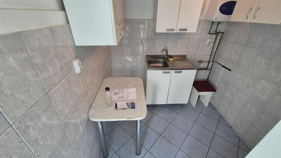 Garsonieră decomandată în Central
