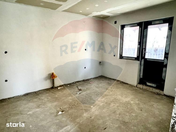 Casă cu 5 camere cu Teren 500 Mp în Jucu