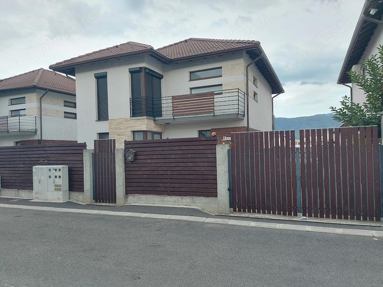 Casă cu Teren 250 Mp în Central