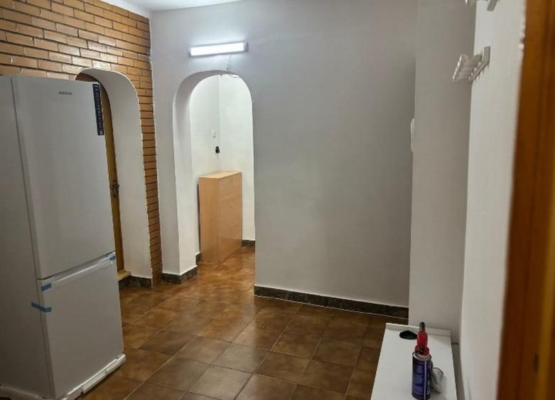 Apartament Cu 3 Camere Decomandate Zona Obcini - Intrare - 5