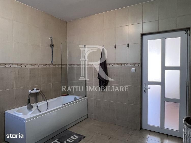 Casă cu 4 camere în Sântandrei
