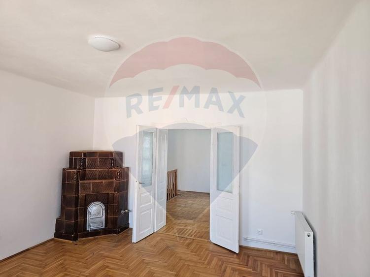 Casă individuală cu 3 camere cu Teren 305 Mp în Central