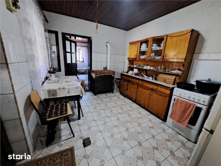 Casă cu 4 camere cu Teren 1439 Mp în Central