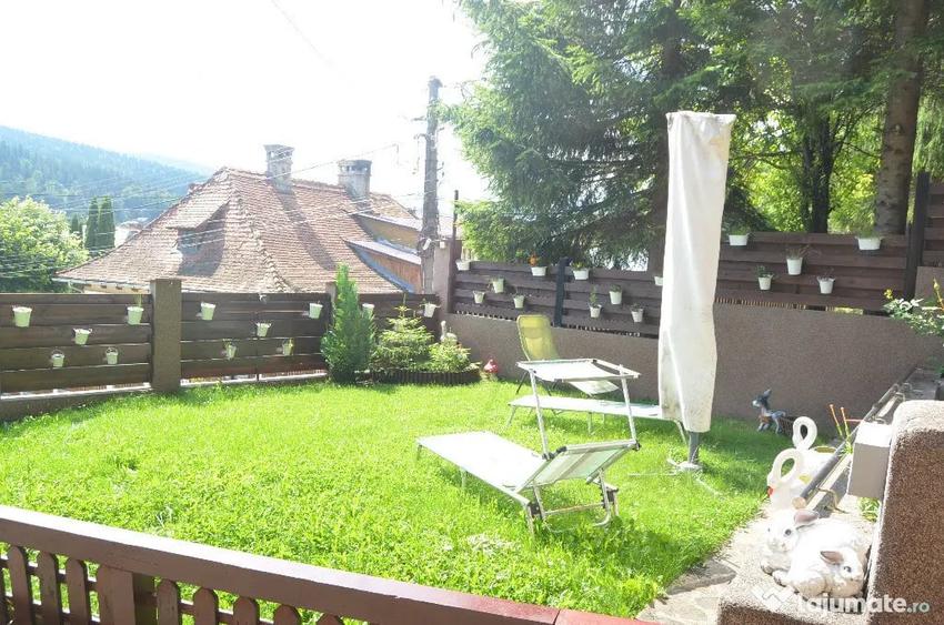 Casă cu 8 camere cu Teren 500 Mp în Central