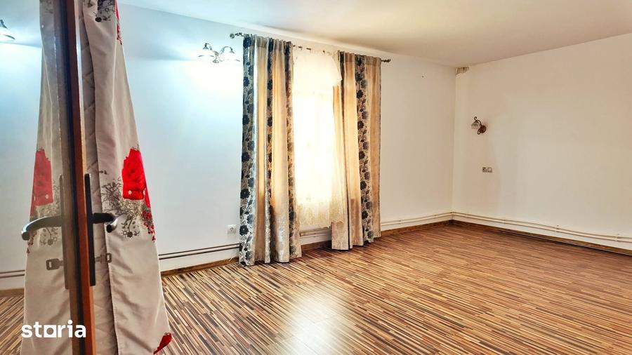 Casă cu 3 camere cu Teren 400 Mp în Central