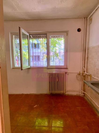 Apartament cu 2 camere semidecomandat în Apusului