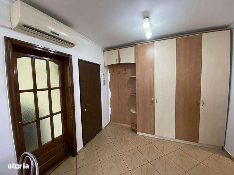Apartament cu 3 camere în Decebal